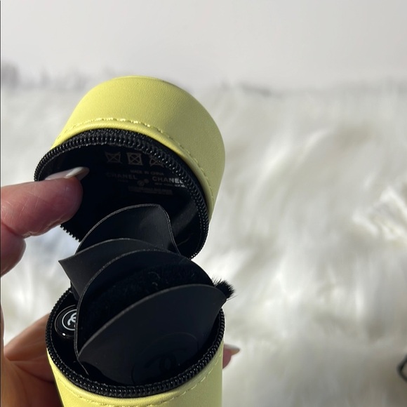 Chanel Yellow 3 Brush Set and Case Les Codes de Pinceaux Brand New. kk469 - Picture 13 of 14